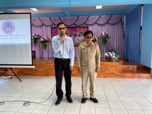 ตัวแทนรุ่นพี่โรงเรียนสอนคนตาบอดภาคใต้กล่าวแสดงความรู้สึกให้กับครูกิตติ