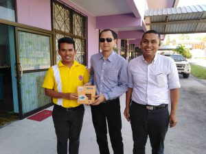 มอบของขวัญปีใหม่ให้กับครู